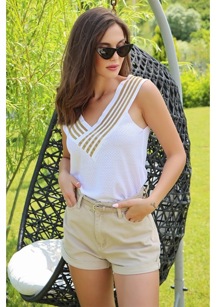 Kolsuz Ön Arka V Yaka Sim Detaylı Beyaz-Altın fiyatları