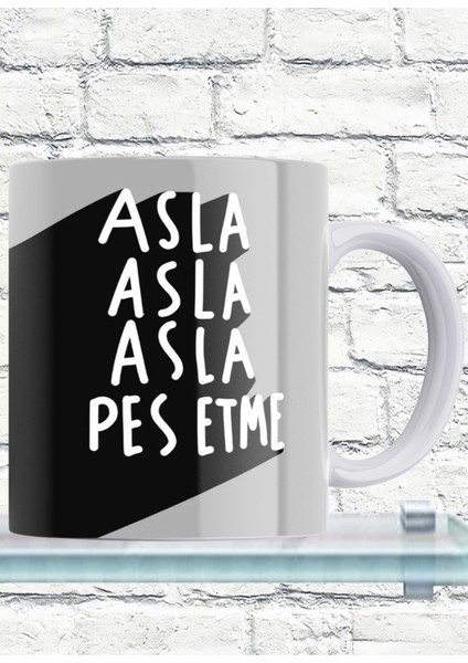 Asla Pes Etme Baskılı %100 Porselen Kupa