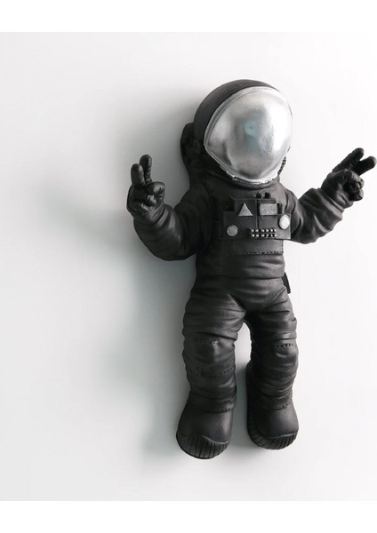 Astronot Siyah Gümüş Duvar Dekoratif Heykeli fiyatları