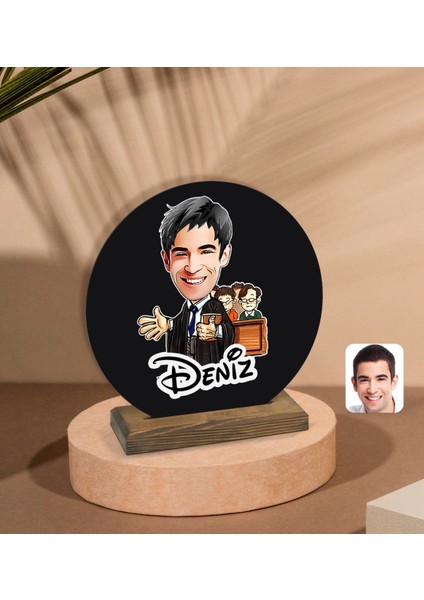 Kişiye Özel Erkek Avukat Karikatürlü Yuvarlak Ahşap Biblo-2 fiyatları