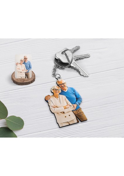 Kişiye Özel Tam Boy Büyükanne ve Büyükbaba Karikatürlü Ahşap Anahtarlık-1