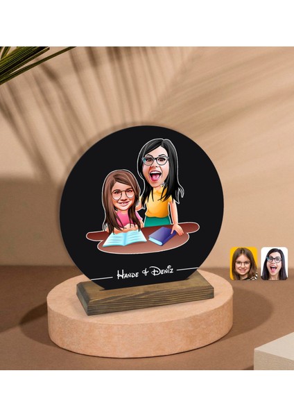Kişiye Özel Anne Kız Karikatürlü Yuvarlak Ahşap Biblo-1 fiyatları