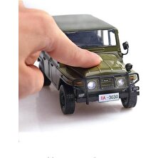 1:32 Klasik Simülasyon Askeri Araç Off Road Araç Modeli Süsler Alaşım Araba Müzik Ses ve Işık Çocuk Oyuncakları | Diecasts oyuncak Araçlar