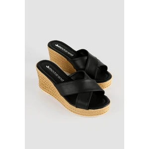 Kadın Çapraz Bantlı Dolgu Topuklu Terlik Siyah Cilt