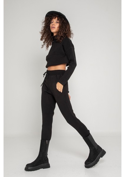 Biritli Önden Bağcıklı Kazak