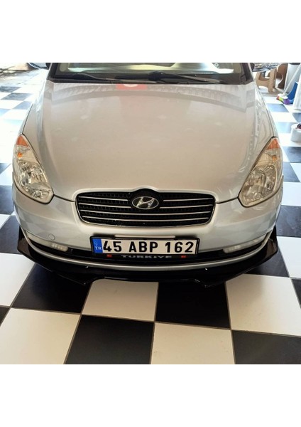 Hyundai Accent Era Esnek Ayarlanabilir 3 Parça Kanatlı Piano Black Ön Lip
