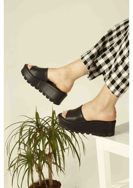 Kadın Dolgulu Terlik Siyah Cilt modelleri