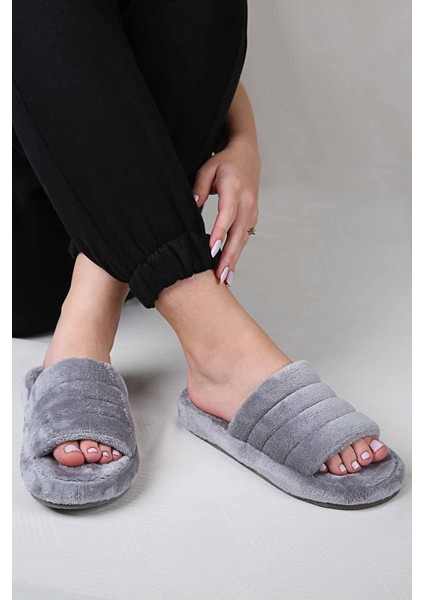 Kadın Tek Bantlı Tüylü Ev Terliği Gri