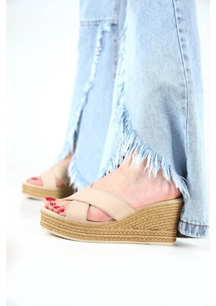 Kadın Çapraz Bantlı Dolgu Topuklu Terlik Nude Cilt modelleri