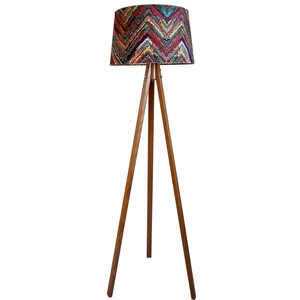 Zigzag Desen  Kumaş Şapka,Masif Ahşap 3 Ayaklı Lambader (Açık Ceviz)