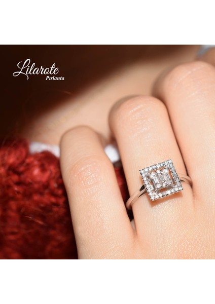 0.35 Ct .Baget Pırlanta Kare Tektaş Yüzük Modern Tasarım