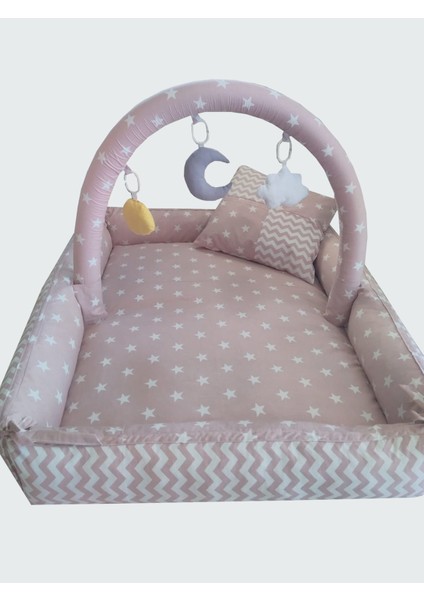 Yıldız ve Zikzak Desenli Babynest Kare Bebek Yatağı Oyuncaklı Ana Kucağı