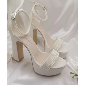 Kadın Sedef Beyaz Renk Tek Bant Incili 13 cm Platform Topuklu Abiye Ayakkabı