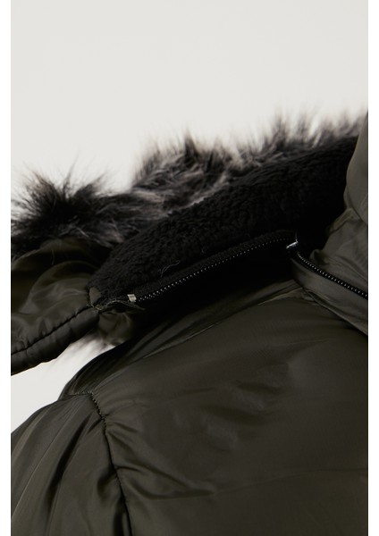 Içi Peluş Astarlı Çıkarılabilir Kapüşonlu Mont Erkek Çocuk Mont 5760013 fırsatları