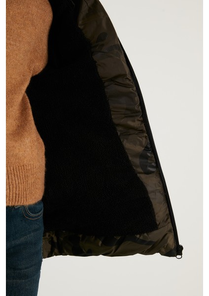 Kamuflaj Desenli Peluş Astarlı Çıkarılabilir Kapüşonlu Cepli Kışlık Mont Erkek Çocuk Mont 5760071 fırsatları