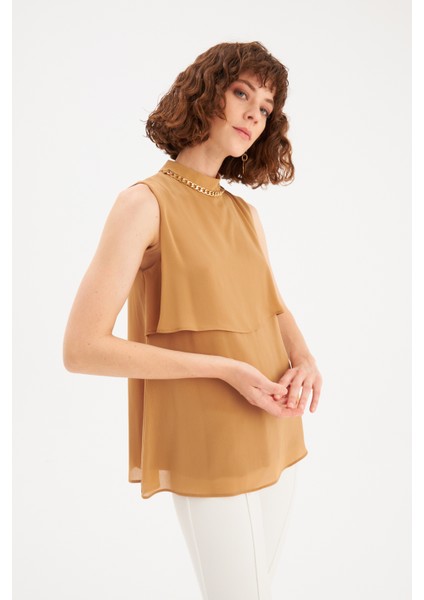 Aksesuar Detaylı Volanlı Bluz - Camel modelleri