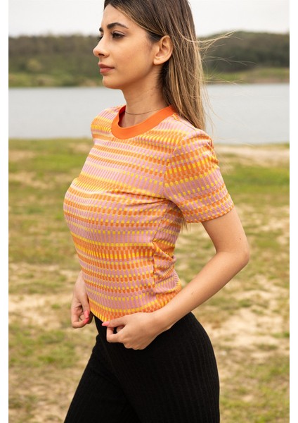 Turuncu Jakarlı T-Shirt fırsatları
