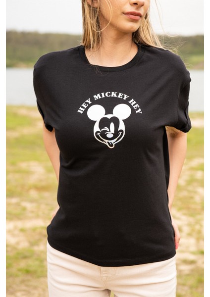 Siyah Varak Baskılı T-Shirt fırsatları