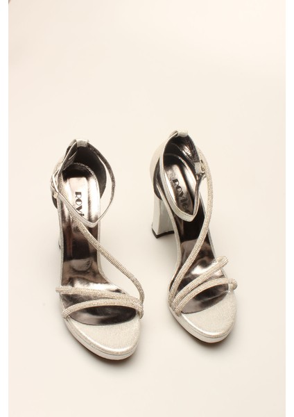 Gümüş Taşlı Kadın Platform