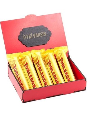 Nostaljik Lezzetler İyi Ki Varsın Yazılı Kırmızı Ahşap Hediye Kutusunda Toblerone 5'li