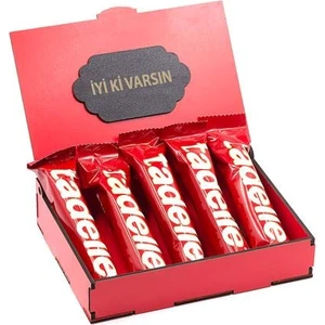 Nostaljik Lezzetler İyi Ki Varsın Yazılı Kırmızı Ahşap Hediye Kutusunda Tadelle Sütlü Çikolata 5'li