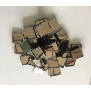 300'LÜ Dekoratif Kırık (4 Mm) Kalınlığında Kare Ayna 2CMX2CM