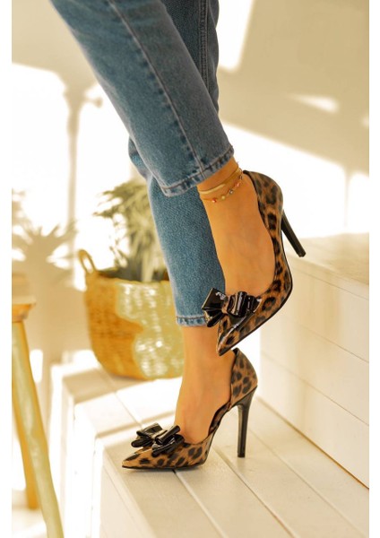 Bello Fiyonk Detaylı Rugan Stiletto