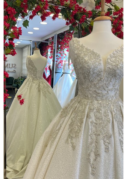 Sumella Couture Kırık Beyaz V Yaka Kabarık Gelinlik