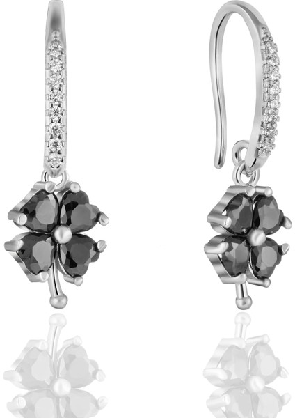 Gümüş Oniks Taşlı Yonca Model Küpe DGN21156