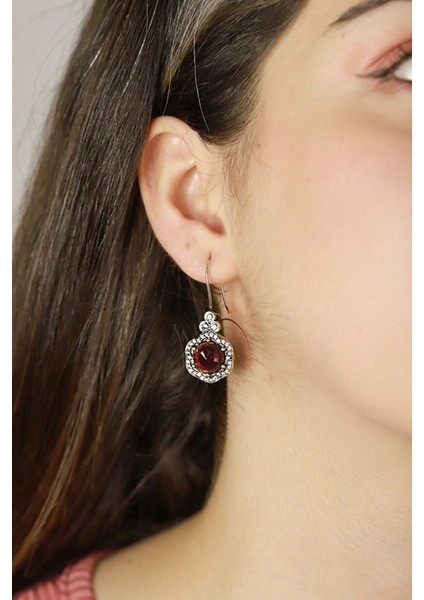 Kırmızı Yakut Taşlı Çiçek Modeli Otantik Gümüş Küpe DGN21062