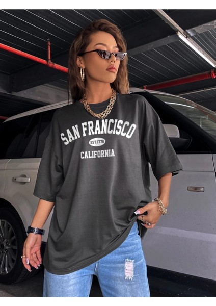 Kadın Oversize Sanfrancisco T-Shirt fırsatları