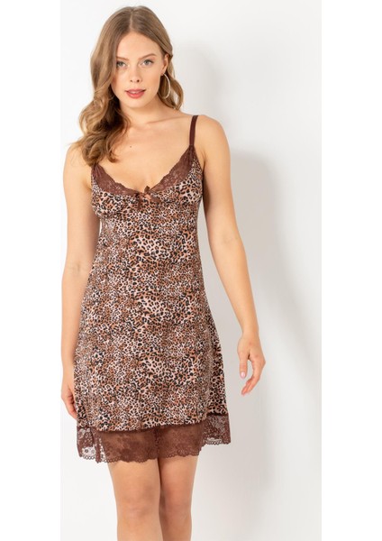 Leopar Desenli Dantel Detaylı Yumuşak Penye Gecelik Takım