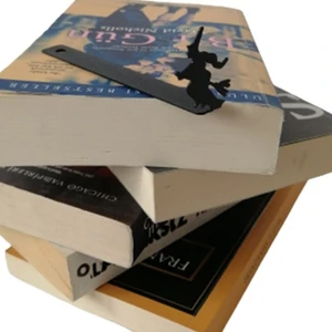 Mat Siyah Metal Cadı Tasarımlı Kitap Ayracı.