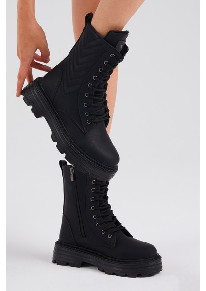 Kadın Siyah Cilt Desenli Rahat Kalıp Bağcıklı Bot