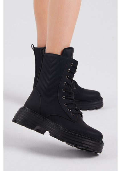 Kadın Siyah Cilt Desenli Rahat Kalıp Bağcıklı Bot indirimleri