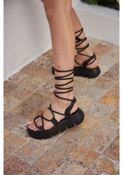 Alberta Siyah Kleopatra Bilekten Bağlı Kadın Sandalet fiyatları