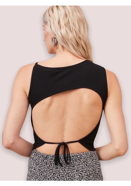 Pikka Online Kadın Sırtı Açık Bağlamalı Siyah Croptop