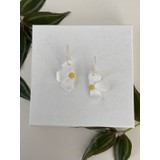 Takızuu El Yapımı Beyaz Çiçek Polimer Kil Küpe