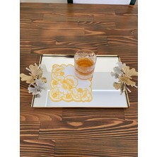 Lilies Atelier Tek Adet Romantik Delikişi Nakışlı Sarı Kokteyl Peçetesi Bardak Altlığı