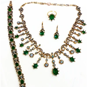 Aşina Gümüş - Zümrüt Yeşil Swarovski Taşlı Elmas Montür Set  Sevgiliye Hediye