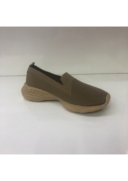 210 Woga Comfort Slip-On Sneaker