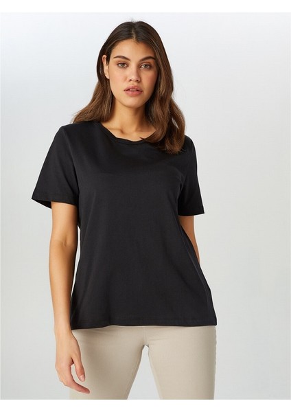 Kadın Yuvarlak Yaka T-Shirt