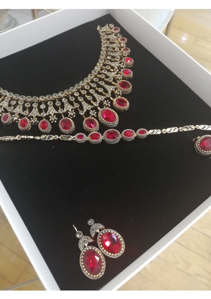 - Yakut Swarovski Taşlı Elmas Montür Gerdanlık Küpe Yüzük Bileklik Set Sevgiliye Hediye modelleri