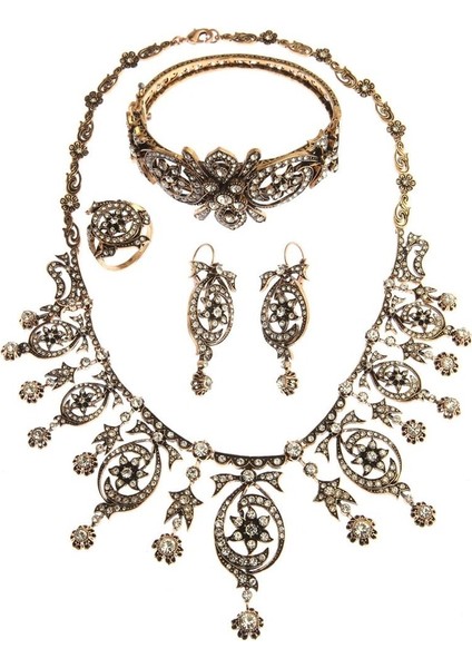 - Yasmin Elmas Montür Gerdanlık Küpe Yüzük Bileklik Set Sevgiliye Hediye