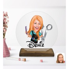 BK Kişiye Özel Kadın Kuaför Karikatürlü Yuvarlak Ahşap Standlı Biblo-1
