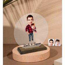 BK Kişiye Özel Baba Kız Karikatürlü Yuvarlak Ahşap Standlı Biblo-2