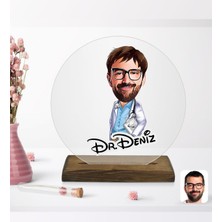 BK Kişiye Özel Erkek Doktor Karikatürlü Yuvarlak Ahşap Standlı Biblo-8