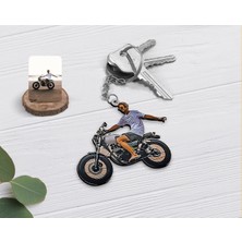 BK Kişiye Özel Tam Boy Motosikletli Adam Karikatürlü Ahşap Anahtarlık-1