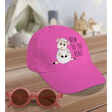 Bk Kids New To The Herd Tasarımlı Pembe Cotton Çocuk Şapkası ve Pembe Çocuk Güneş Gözlüğü Hediye Seti