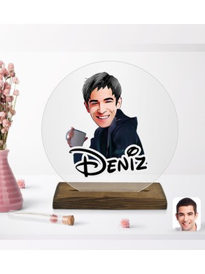 BK Kişiye Özel Erkek Karikatürlü Yuvarlak Ahşap Standlı Biblo-63
